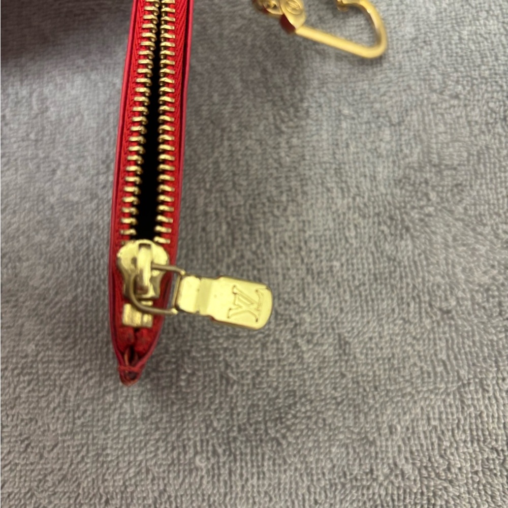 Authentic Louis Vuitton Red Epi Key Cles - Picture 7 of 14